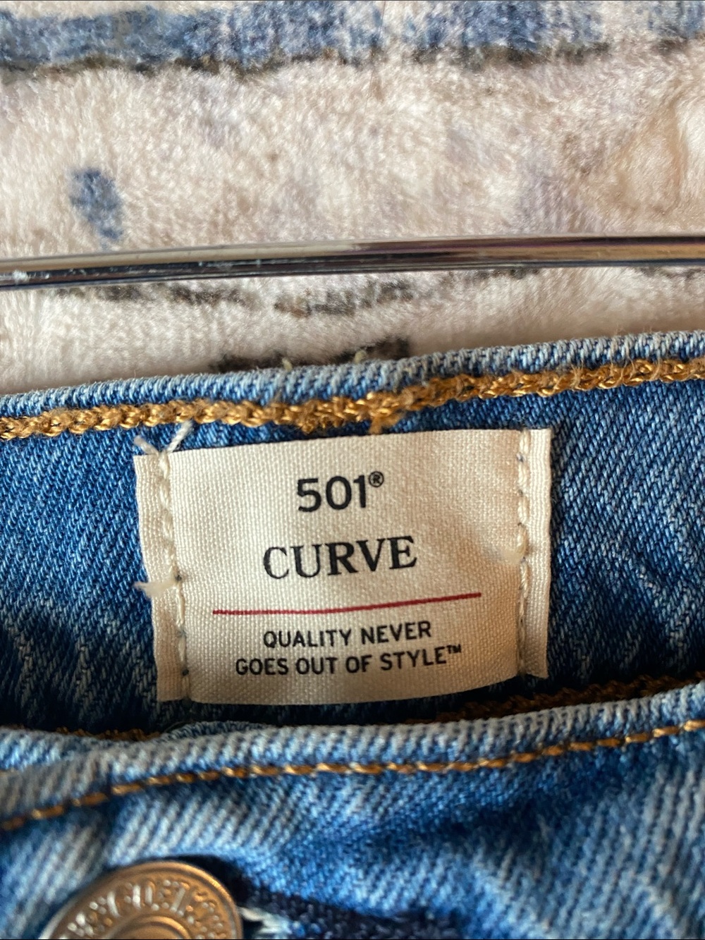 Like new! Levi’s 501 Curve High Waisted Jeans W32XL30 - Picture 4 of 11